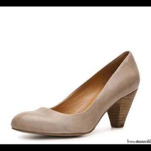 ISO - Nine West Sabra pump size 8. Any color!